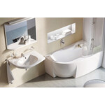 Akrilinė asimetrinė vonia Ravak Rosa 95 interjere.